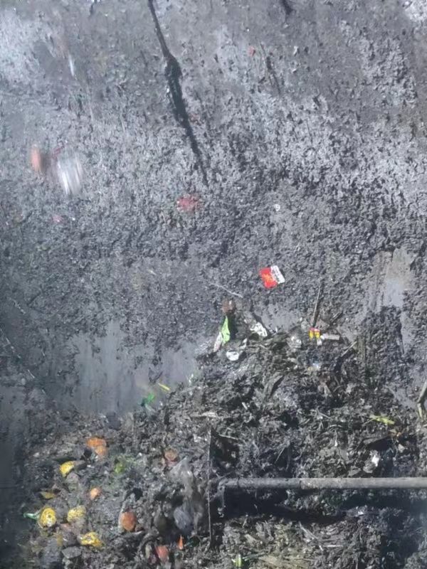 王场镇污水池清理